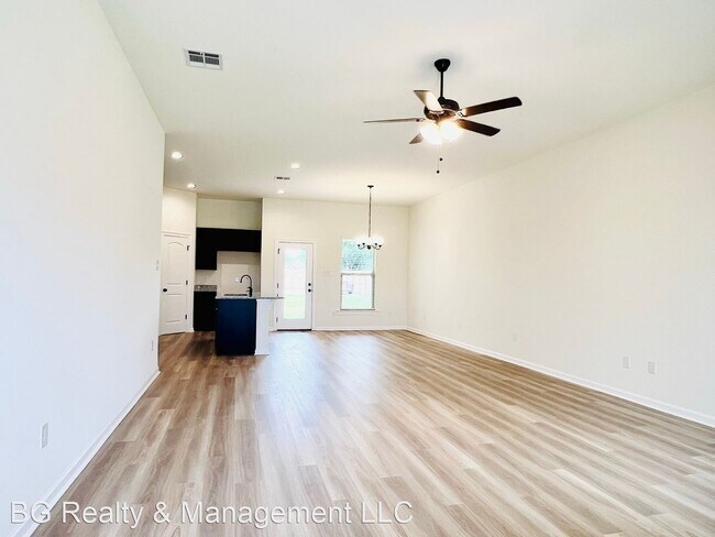 Building Photo - 3 br, 2 bath House - 204 Vagabond Way