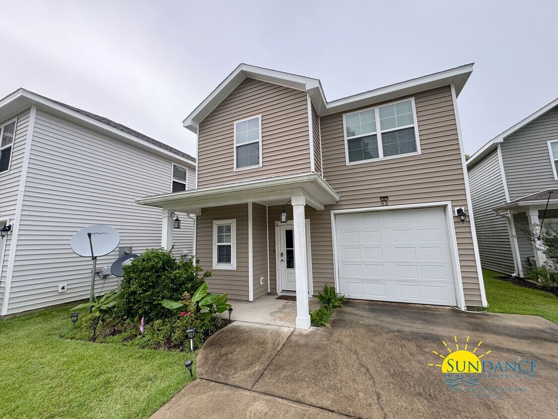 Foto principal - Smart 4BR Home in Valparaiso Near Eglin AFB!