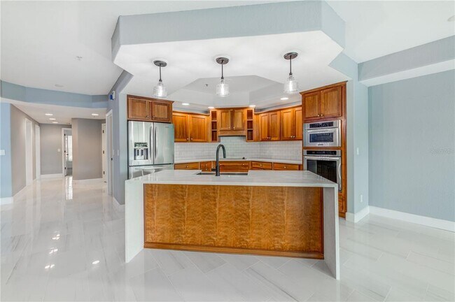 Foto del edificio - 1645 Pinellas Bayway S