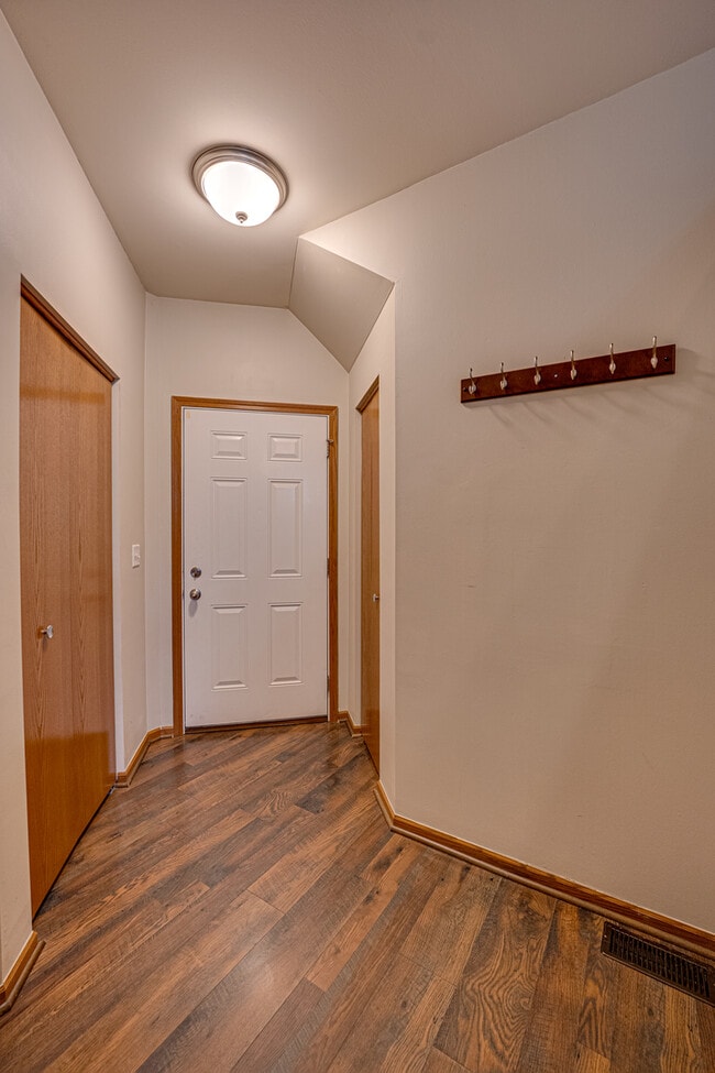 Building Photo - 3904 Preston Dr