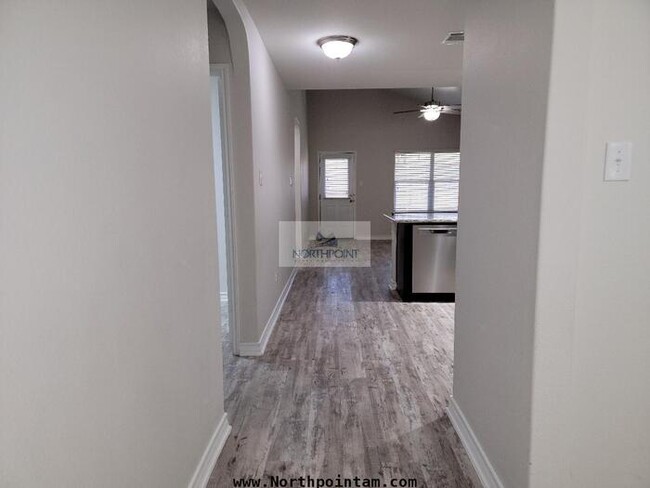 Foto del edificio - Charming 4 beds 2.5 baths in San Antonio