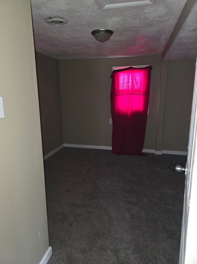Building Photo - Nice 3BD/1BA