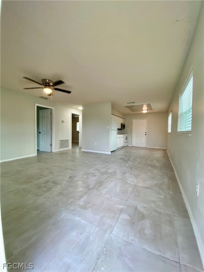 Building Photo - 1534 Oak Dr