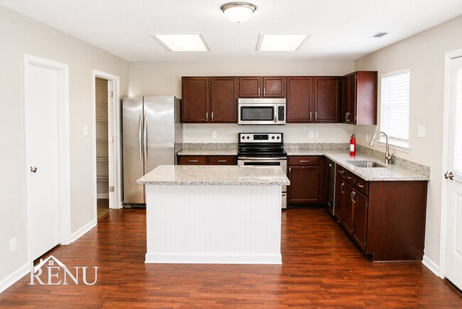 Building Photo - 6641 W Jamestown Dr