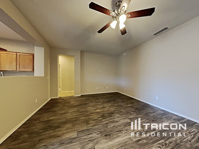 Foto del edificio - 374 E Yellow Wood Ave