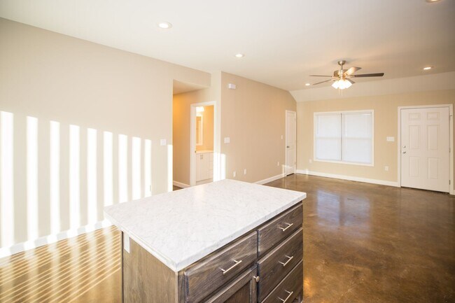 Foto del edificio - Charming 3 Bedroom, 2 Bath Home in Hilltop...