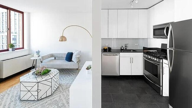 Foto del edificio - 444 W 35th St