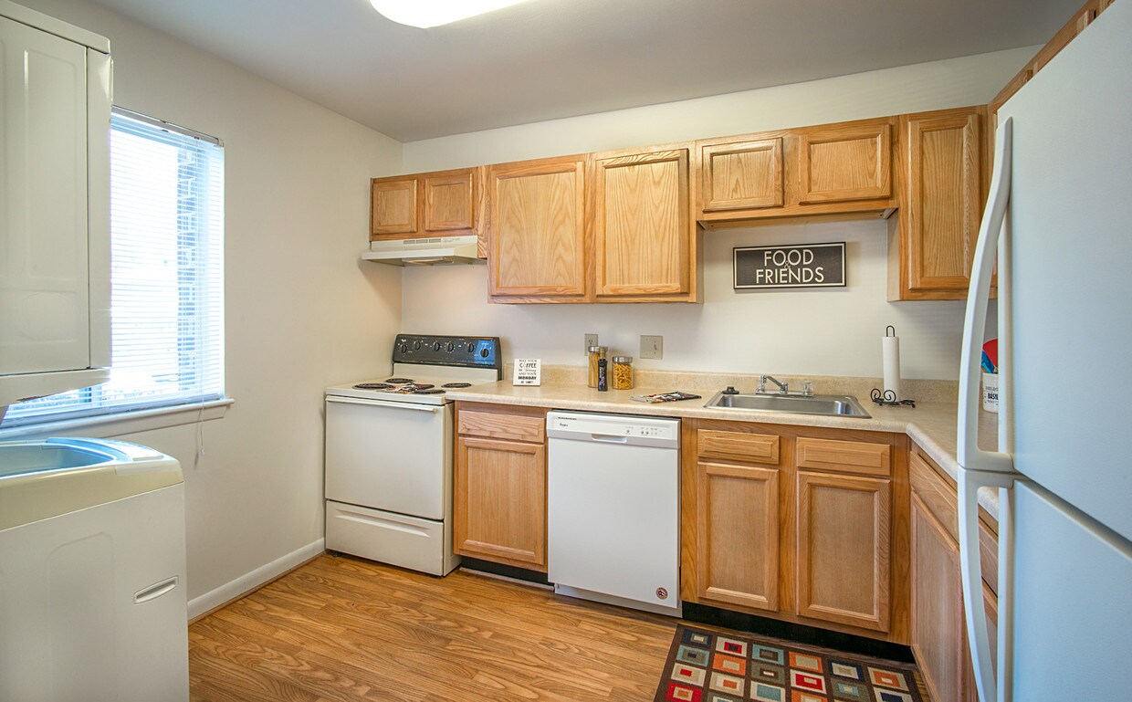 Auburn Pointe Apartments in Newport News, VA