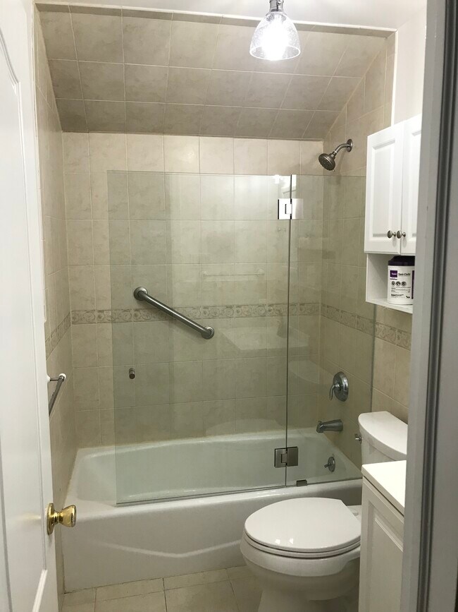 Bathroom - 86 The Promenade