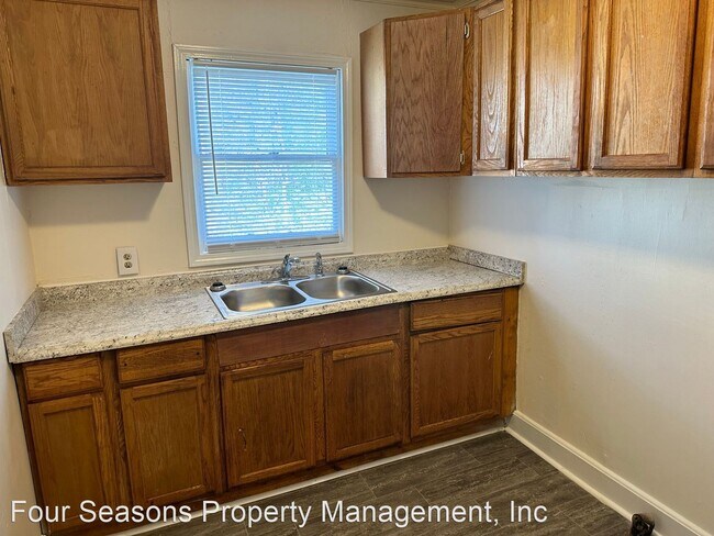 Building Photo - 3 br, 1 bath House - 823 Seldon Drive