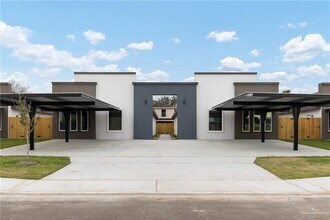 Building Photo - 14 Hillside S Ave