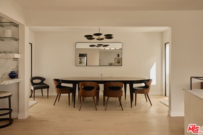 Foto del edificio - 8593 Hollywood Blvd