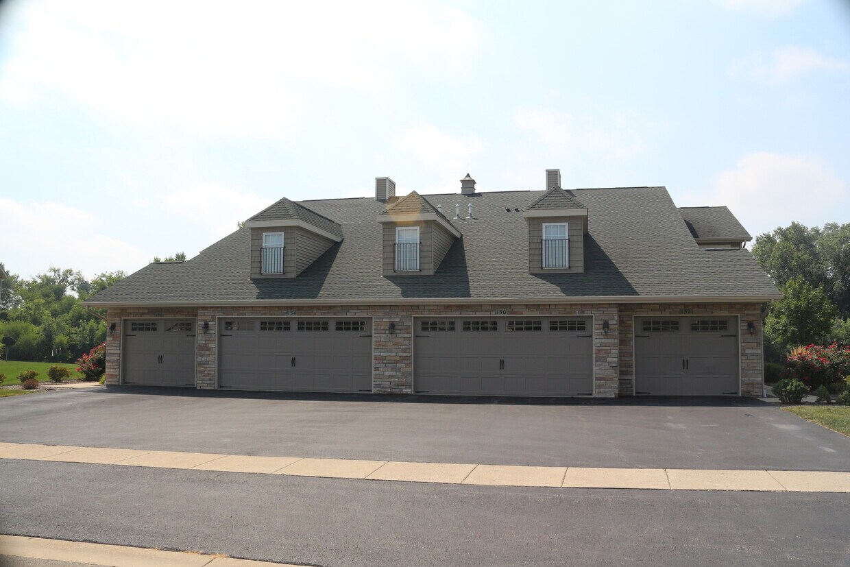 932 Arvle Cir Unit 932, Sycamore, IL 60178 Condo for Rent in Sycamore