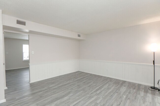 Foto del edificio - Bright, Updated & Prime Location!