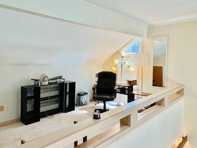 Building Photo - 1 BR/1.5BA Condo in Sought After Gated Com...
