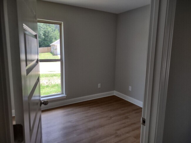 Foto del edificio - 560 Silver Hill Dr