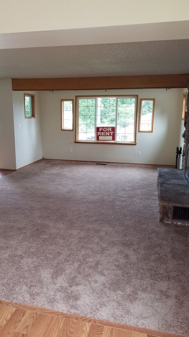 Living Room - 902 15th Ave