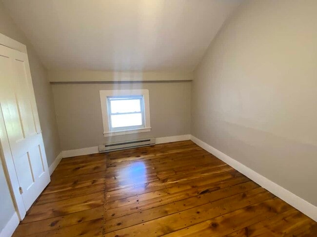 Building Photo - 18 Emerald Pl