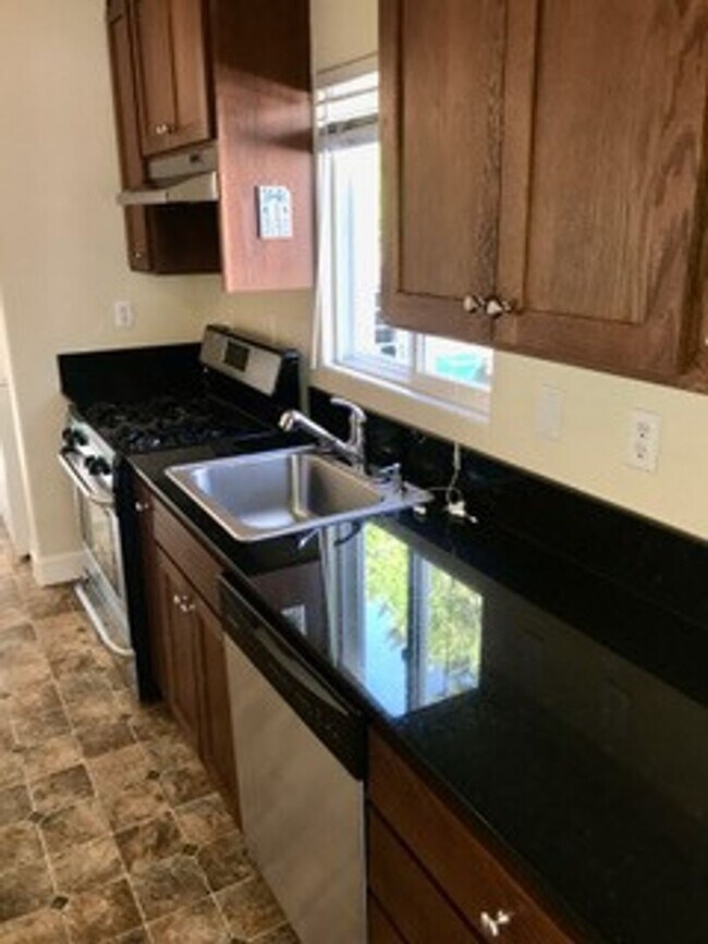 Foto del edificio - 3 Bedroom home Coming soon in Brentwood ne...