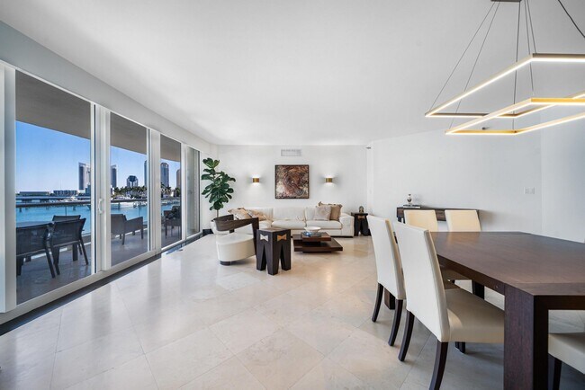 Foto del edificio - 7000 Island Blvd