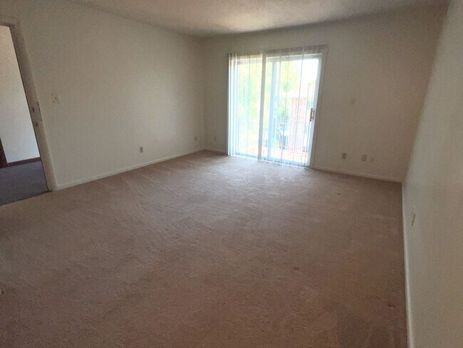 Foto del edificio - 1 Bedroom 1 Bath Balcony Apartment Available