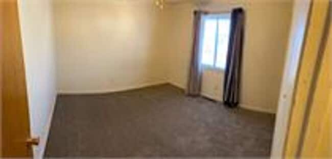Building Photo - 2 bedroom, 1 bath near downtown