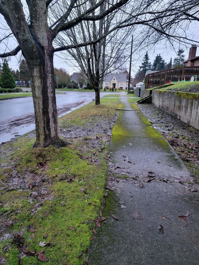 Foto del edificio - 2 Bedroom House in South Tacoma w Detached garage