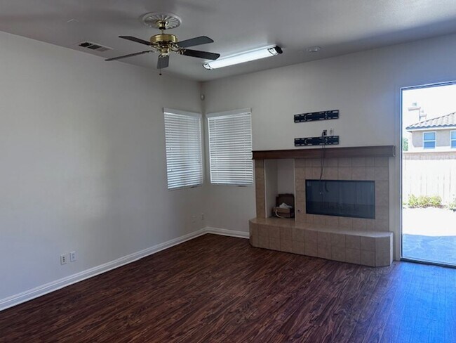Foto del edificio - Excellent Extended Family home!