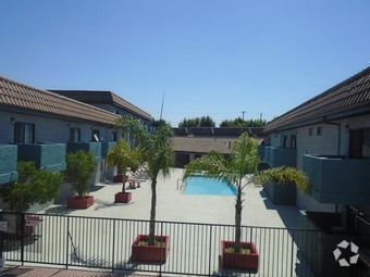 Primary Photo - 2301 E Market St