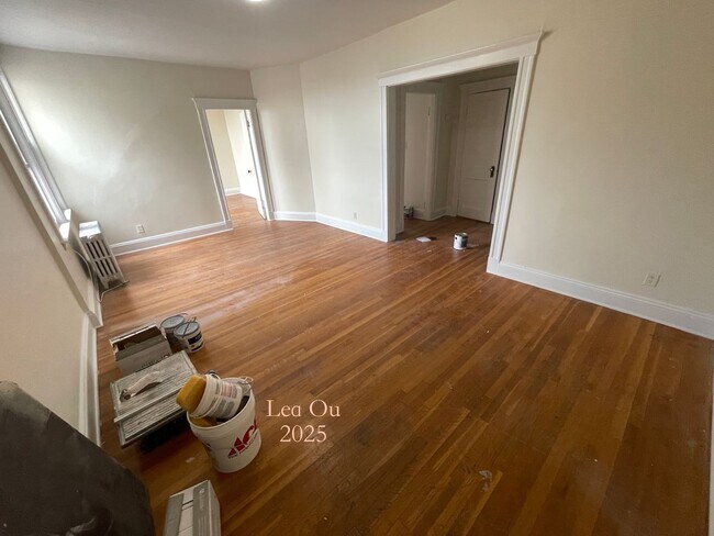 Building Photo - NO FEE! Available 7/19 or 8/1! Sunny 2bed ...