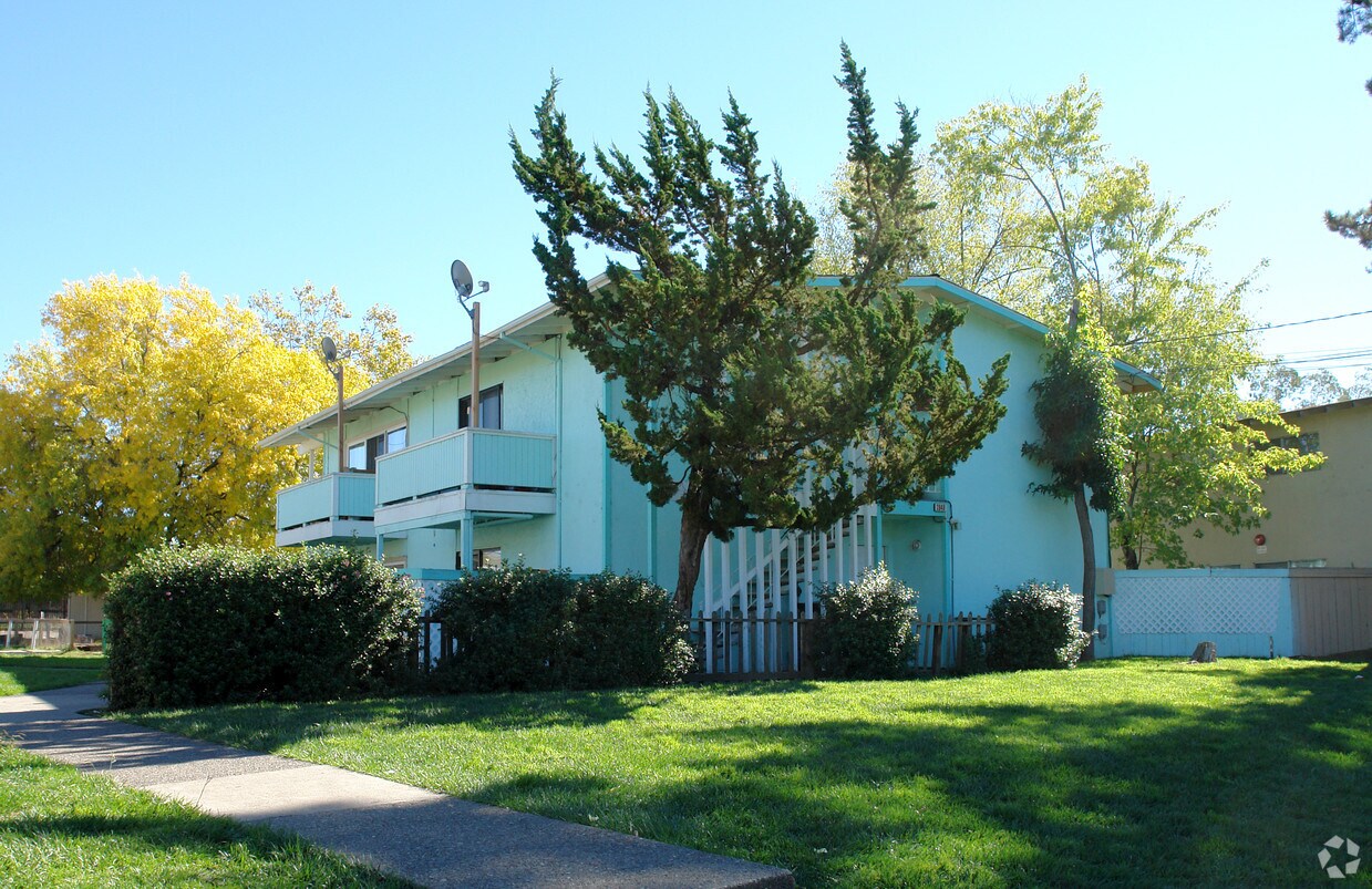 Building Photo - 2844-2848 Apple Valley Ln
