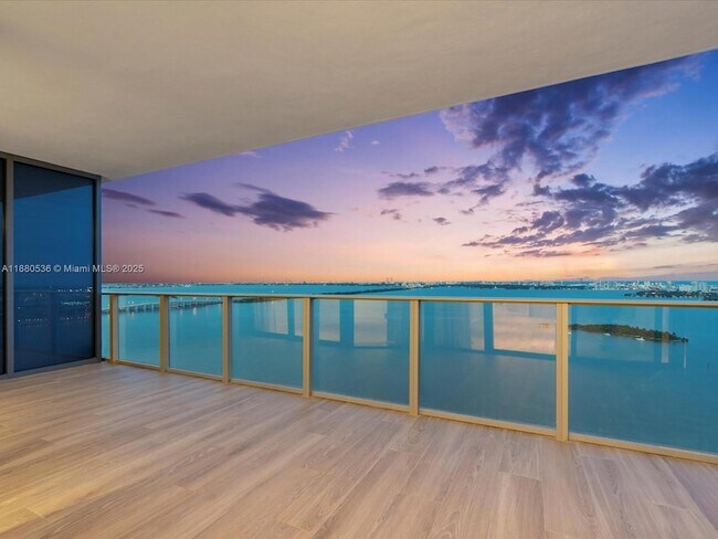 Foto del edificio - 700 NE 24th St