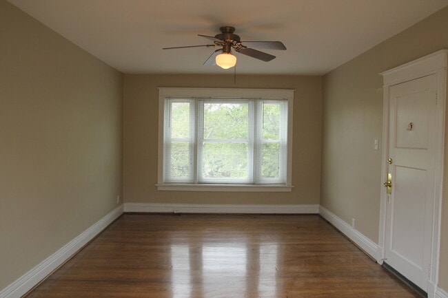 Building Photo - 726 Kingsland Ave