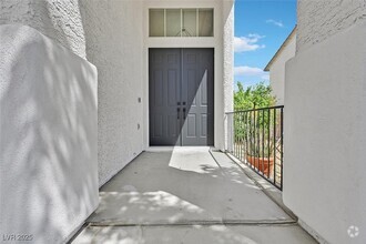 Building Photo - 2924 S Rain Lily Ct