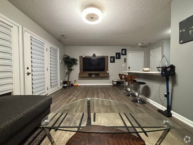 Building Photo - 1501 Creekwood Ct