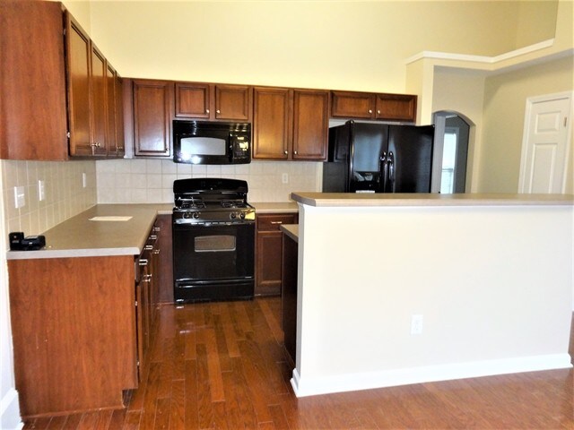 Building Photo - 301 Summerstone Court