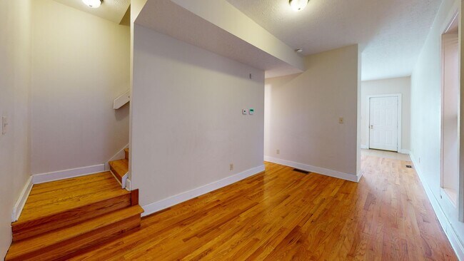 Building Photo - 1369 Indianola Ave