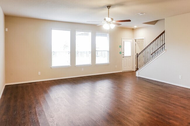 Foto del edificio - 19011 Woodland Leaf Ln