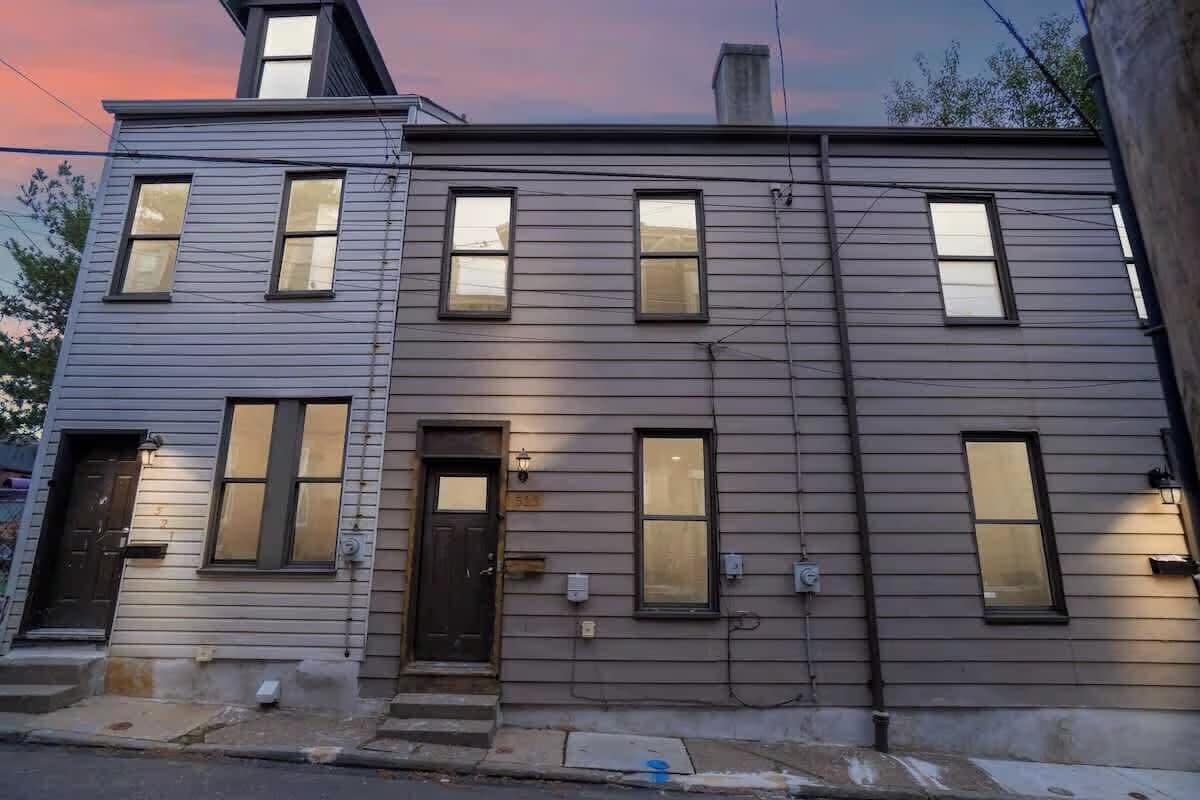 Frente - 523 Alpine Ave