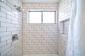 Building Photo - 520 E Magnolia Blvd