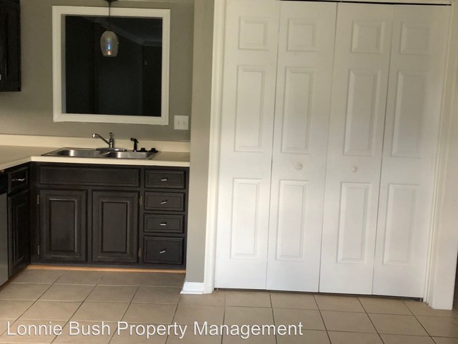 Building Photo - 3 br, 2.5 bath House - 3808 White Chapel Arch