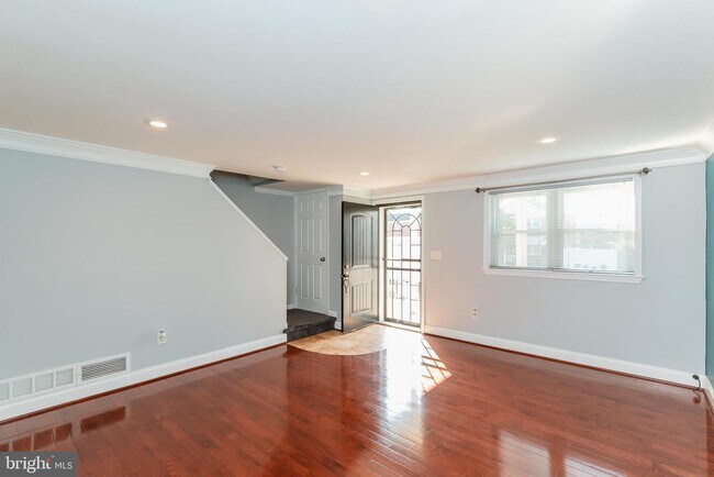 Building Photo - 4810 Bowland Ave