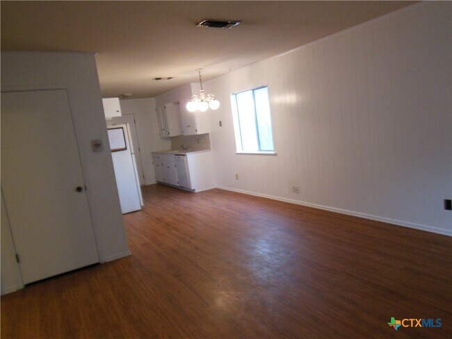 Foto del edificio - 505 Buttercup Ln