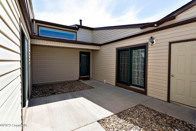 Foto del edificio - 909 Indian Hills Dr