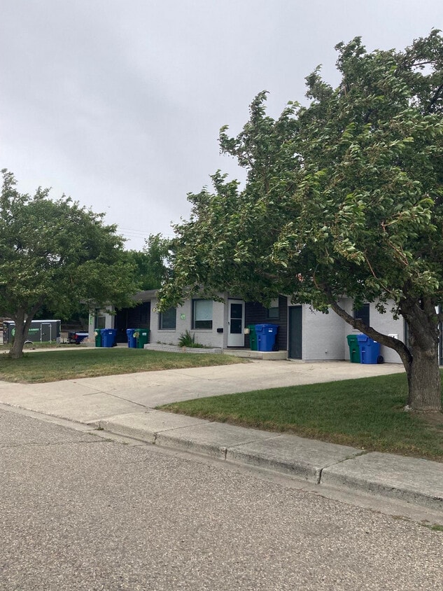 Photo du bâtiment - Scenic Court (4 Plex)