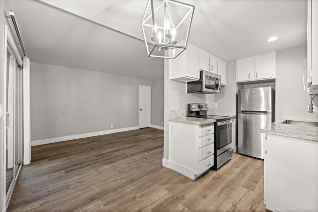 Building Photo - 10990 Del Norte St