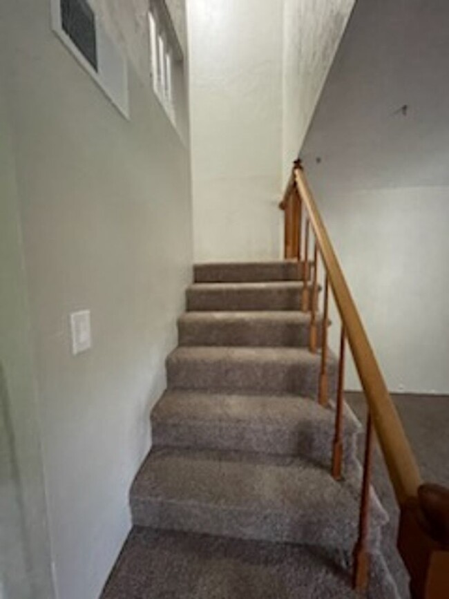 Foto del edificio - 2 Storey home with 2 Bed 2 full Bathrooms ...