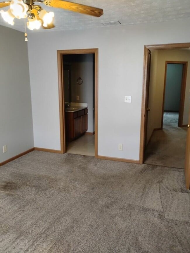 Building Photo - 3384 Edison Dr