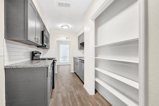 Building Photo - 6358 Creekbend Dr