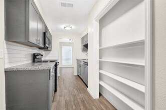 Building Photo - 6358 Creekbend Dr